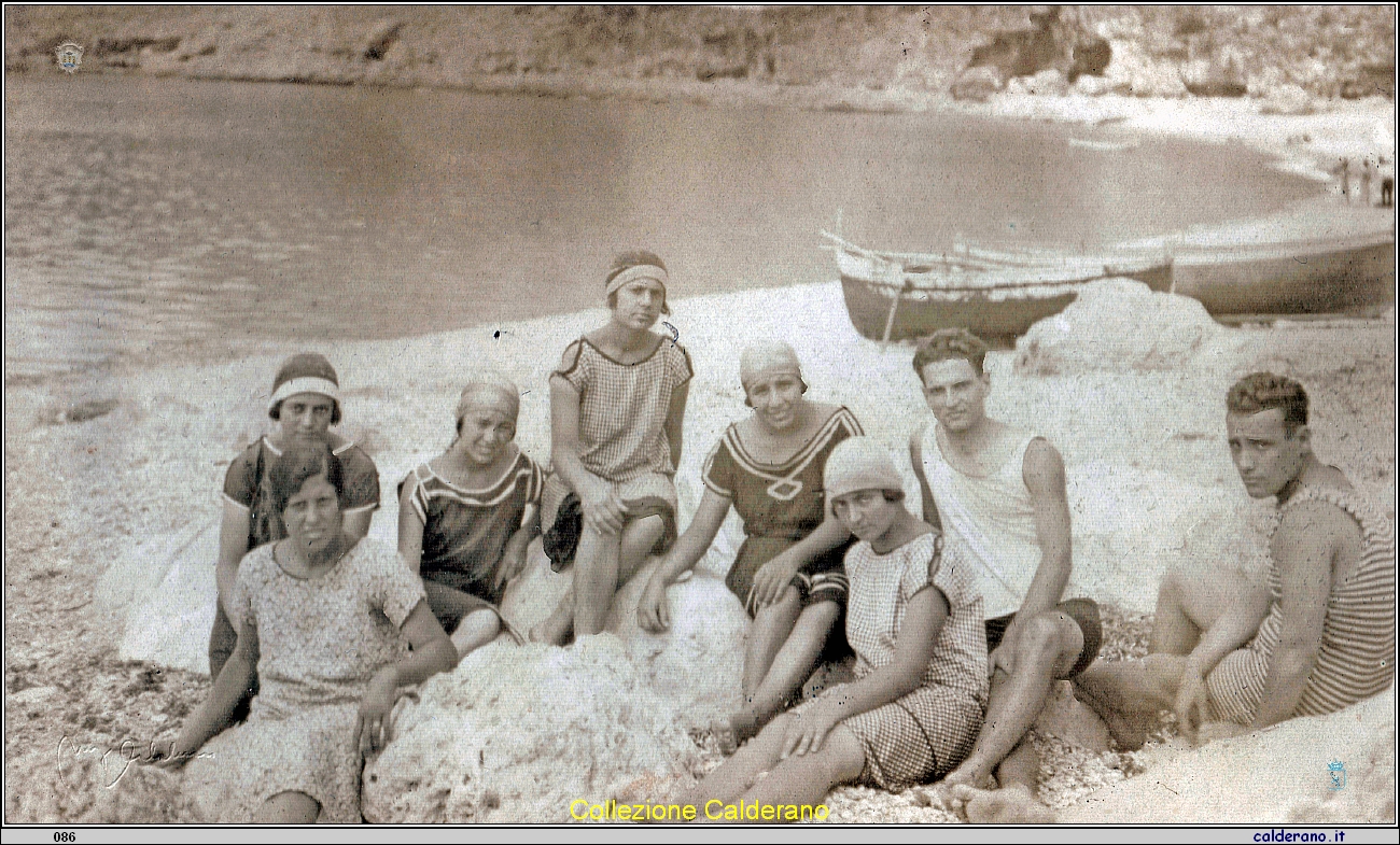 Famiglia D'Orlando sulla spiaggia di Fiumicello.jpeg