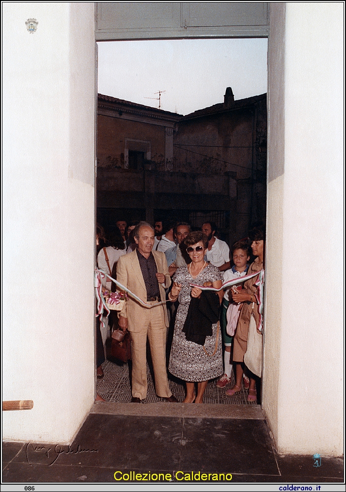 Maria Cernicchiaro taglia il nastro 1984 5.jpeg