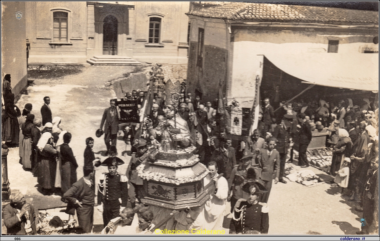 Processione di San Biagio dalla salita del Casaletto, prima di creare Piazza dell'Impero 1938a.jpg