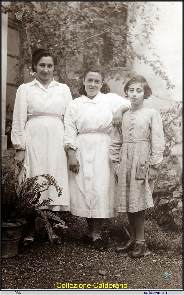 Rosa, Assuntina e Annarella - Ospedale 30-11-1955.jpeg