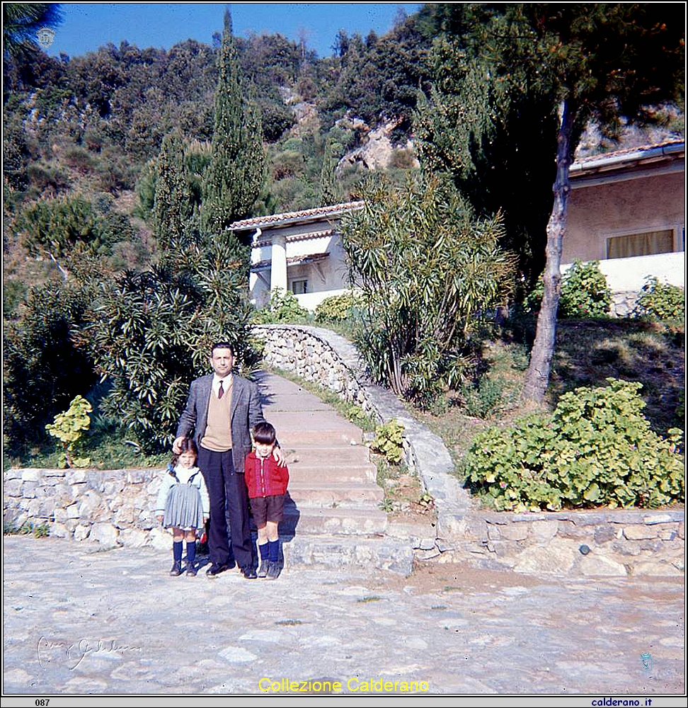 Giovanna, Alberto e Alfredo Crispo alle Ginestre 1966.jpg