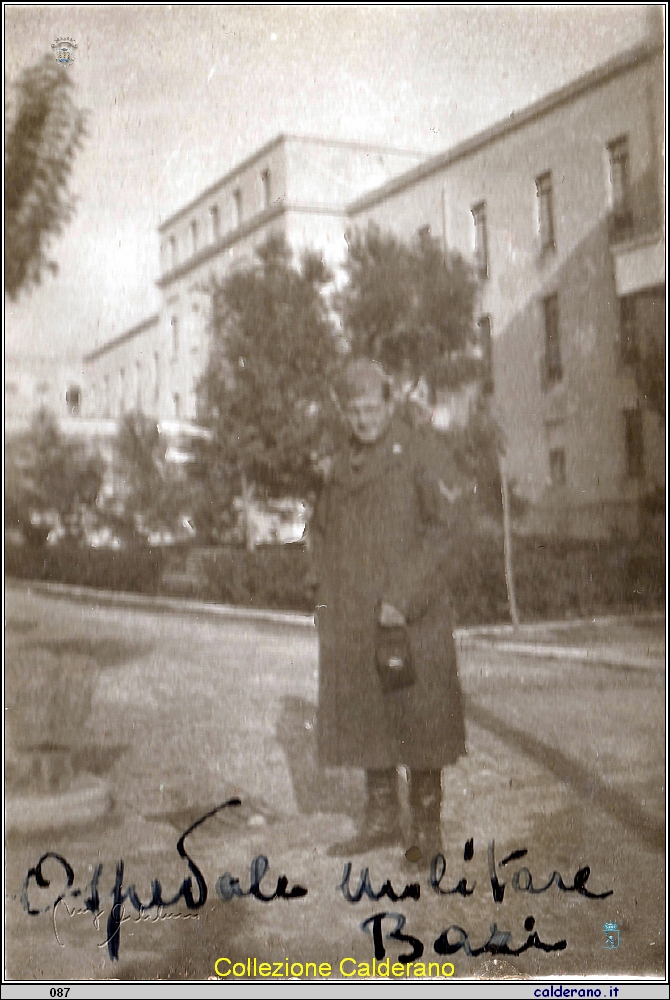 Guido D'Orlando all'Ospedale Militare di Bari.jpg