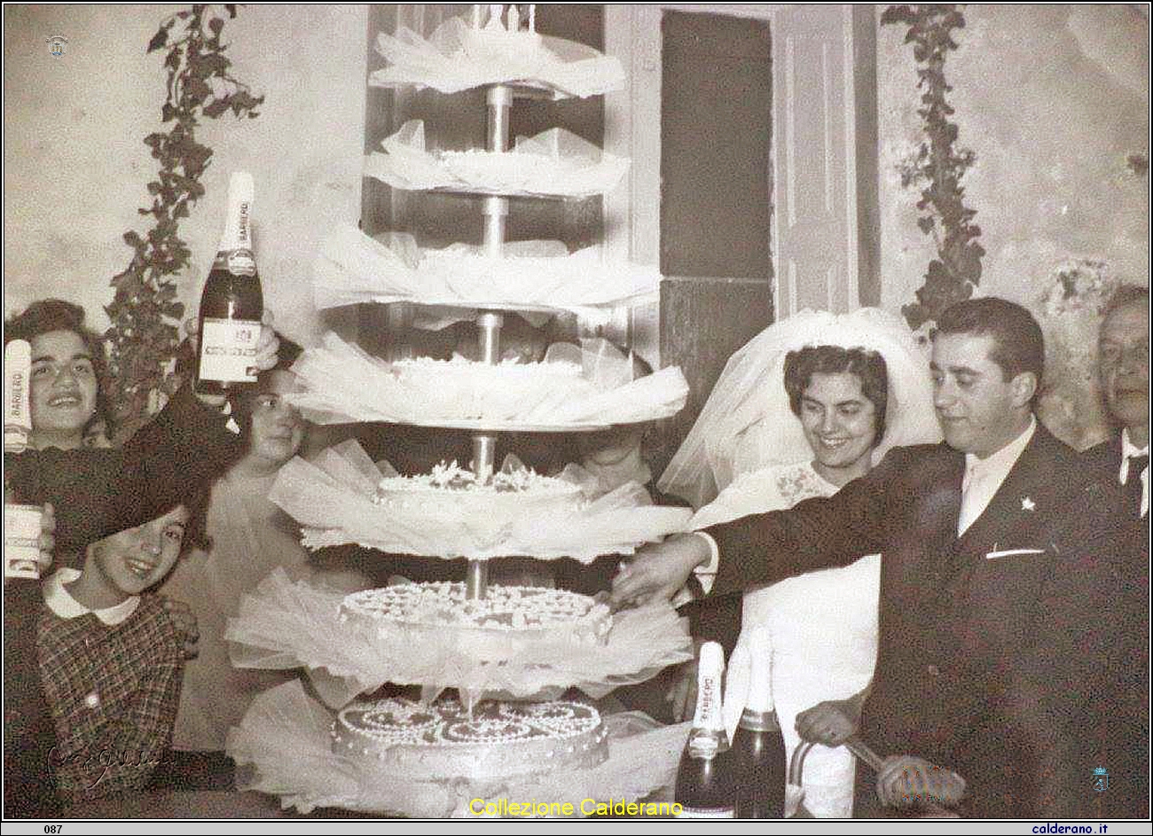 Il taglio della Torta di Gilda Ignacchiti e Franco Liberatore 06-12-1965.jpg