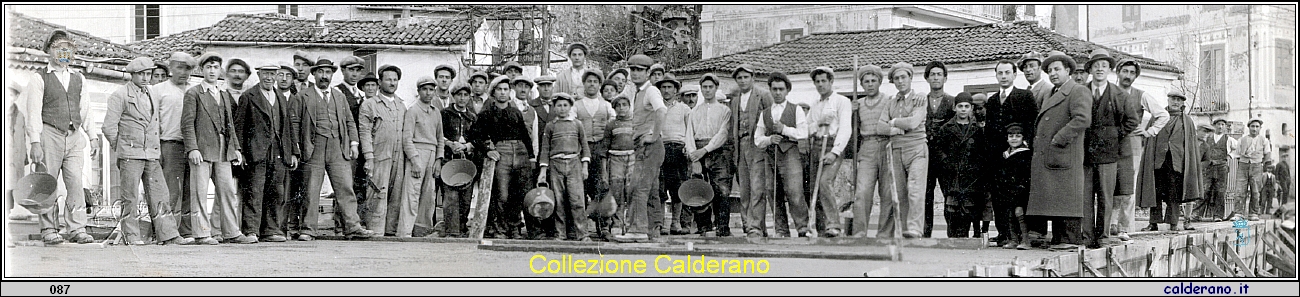 Maestranze durante la costruzione dell'Istituto Convitto Maschile 1935.jpeg