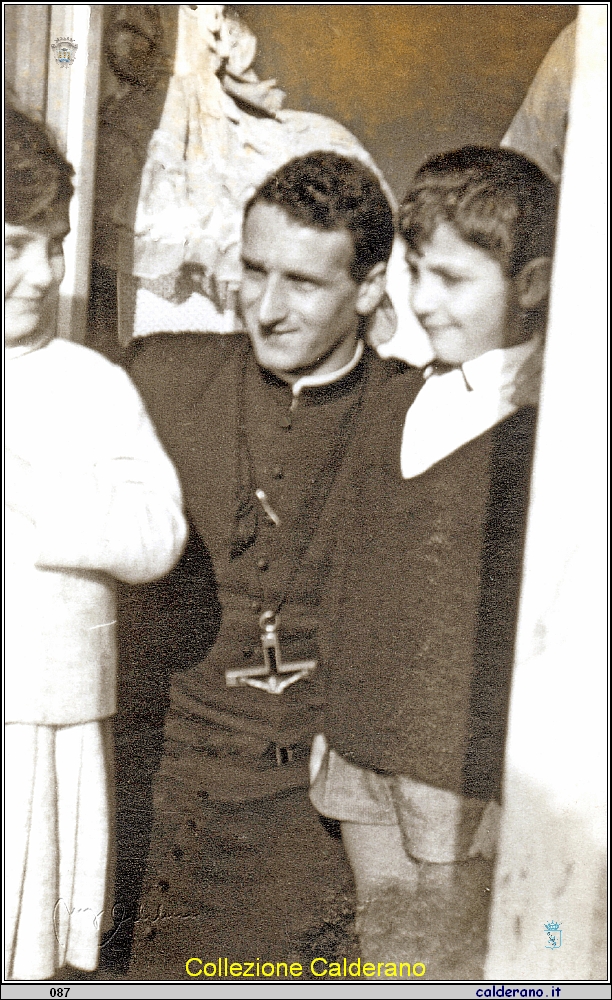 Padre Giuseppe Pagnoncelli con Maria Grazia e Umbertino.jpeg