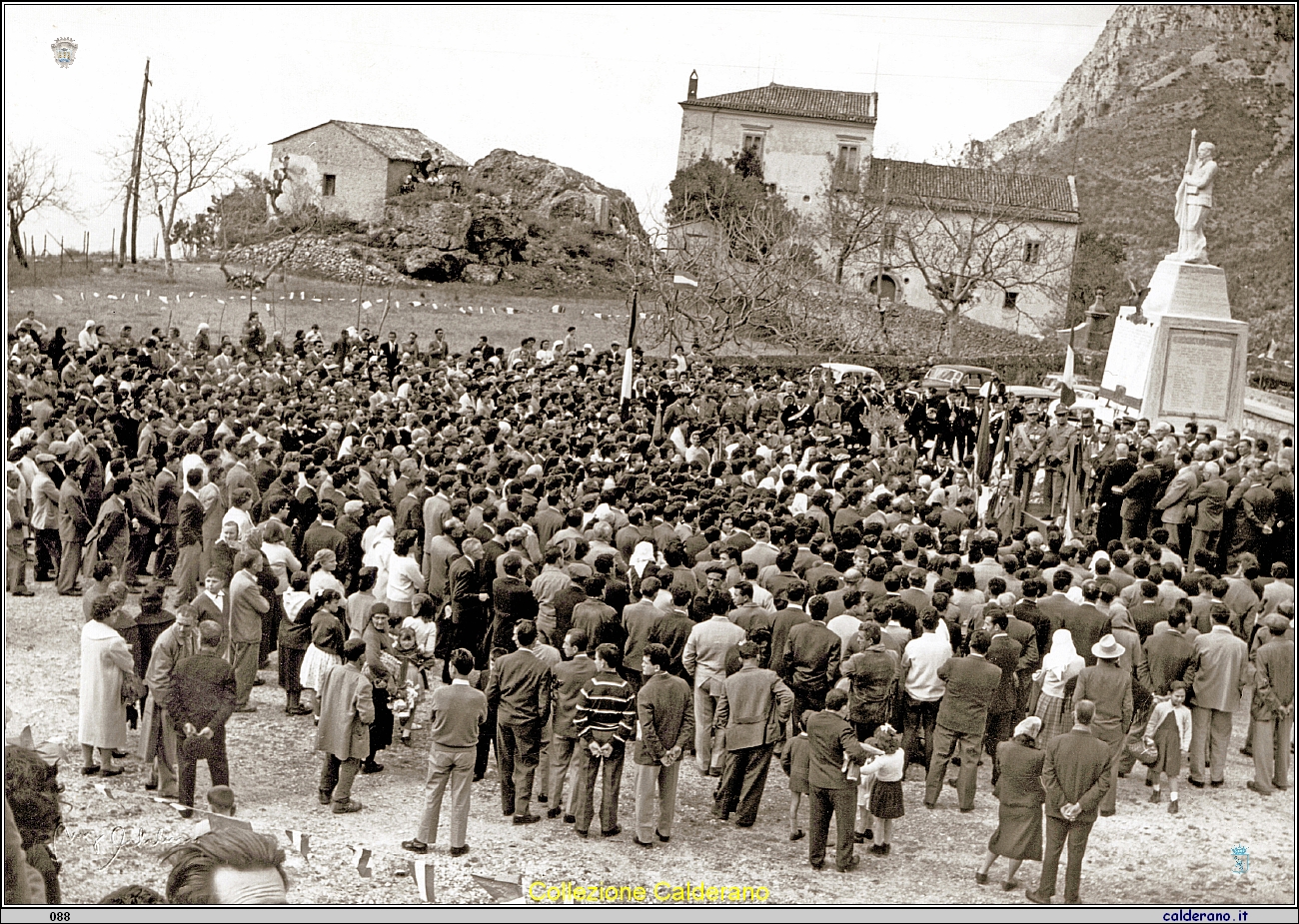 Inaugurazione Piazza Europa e Monumento ai Caduti 1959a.jpg