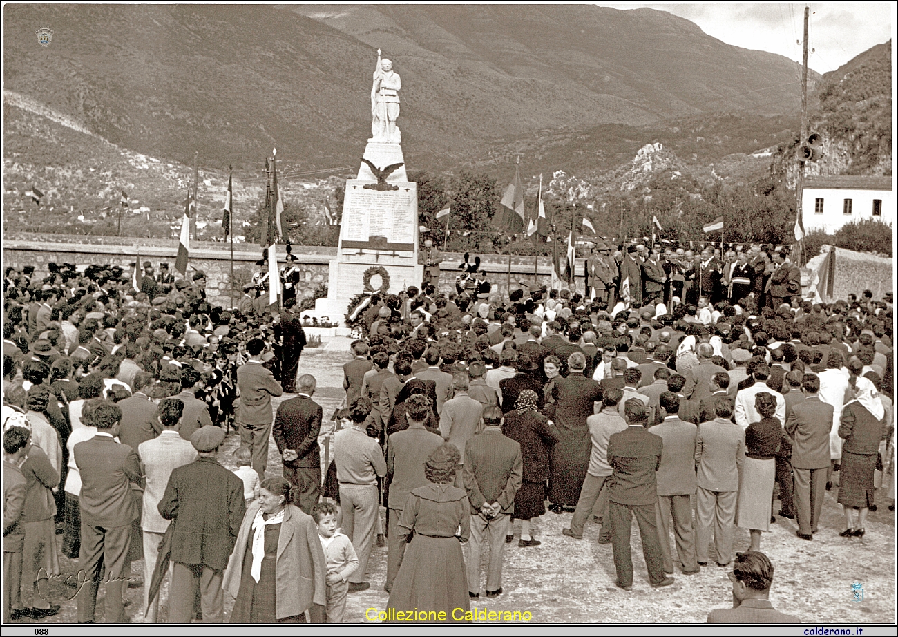 Inaugurazione del Monumento ai Caduti e della Piazza Europa 1959.jpeg