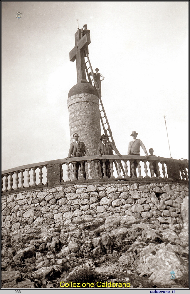 La Croce monumentale in costruzione.jpeg