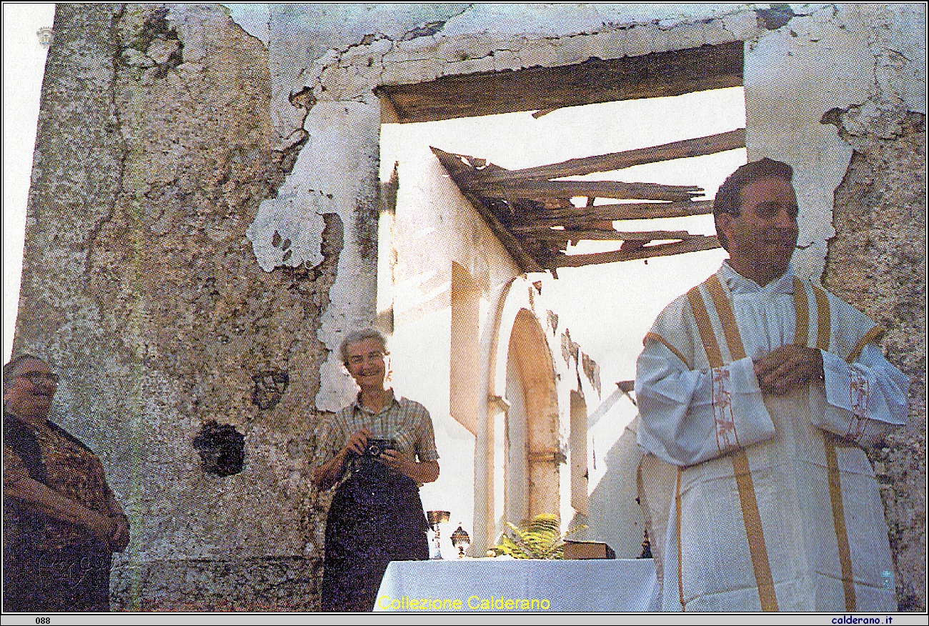 La lunga strada con Letizia Labanchi e Padre Aniello alla Madonna degli Ulivi - 1980.jpeg