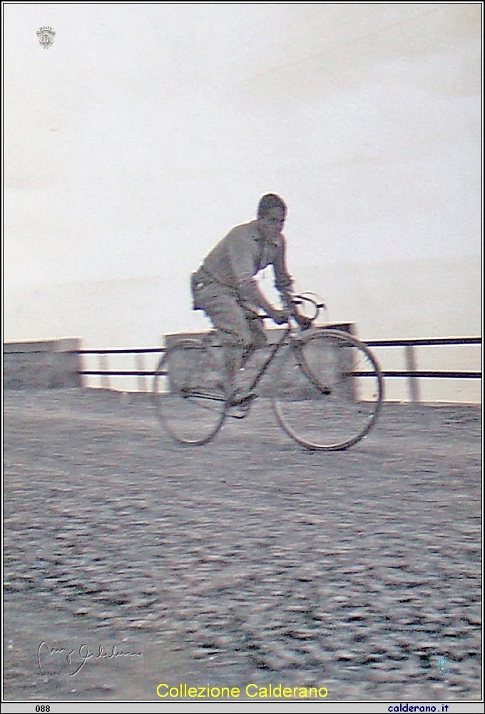 Pasquale Epifanio Iannini in bicicletta.jpg