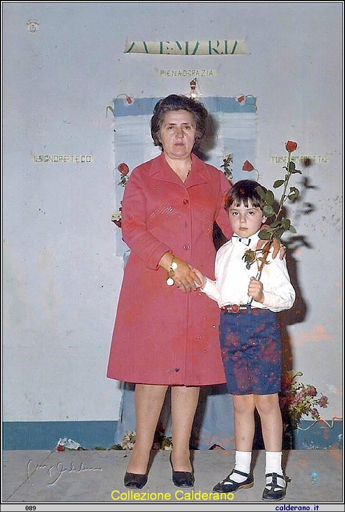 Carlo Crispo e la Mamma 1974.jpg