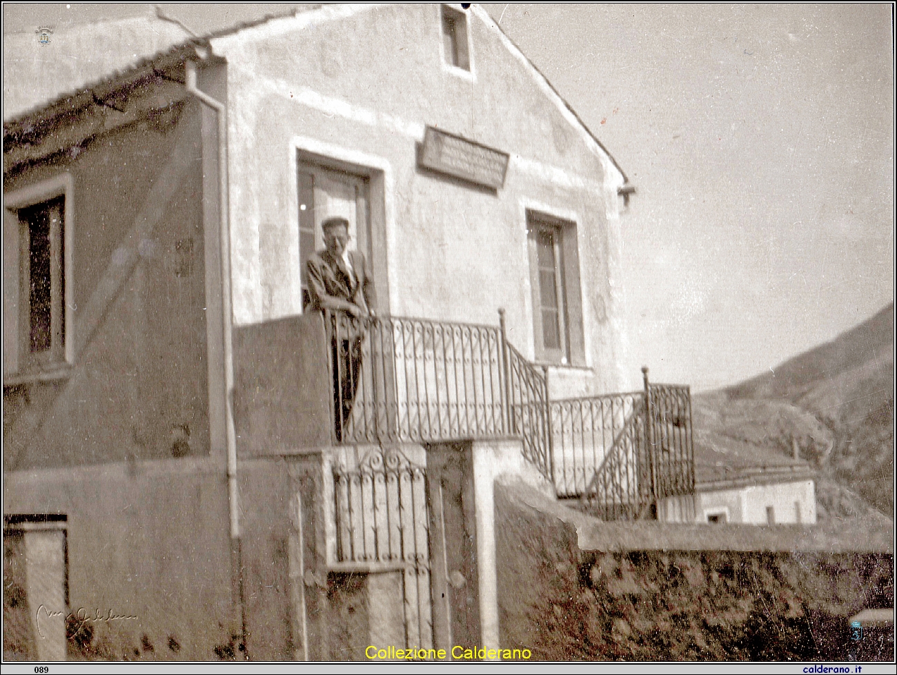 Scuola elementare di Brefaro 1946 con Guido D'Orlando.jpg