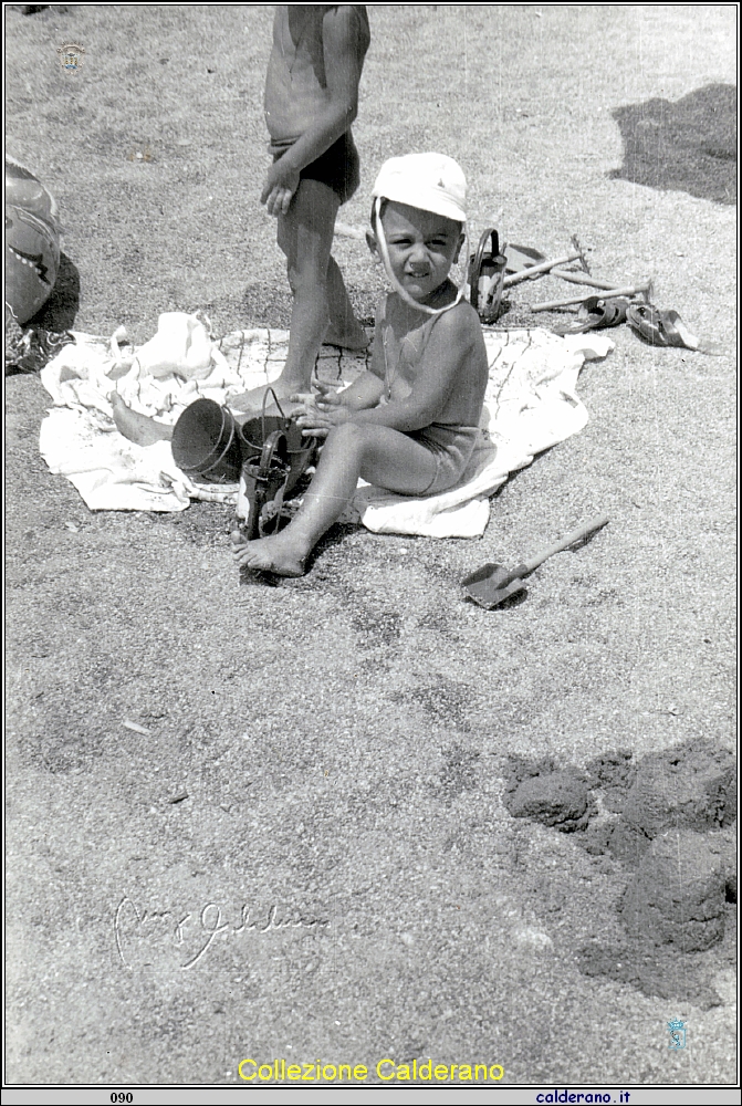 Giocando sulla spiaggia.jpeg