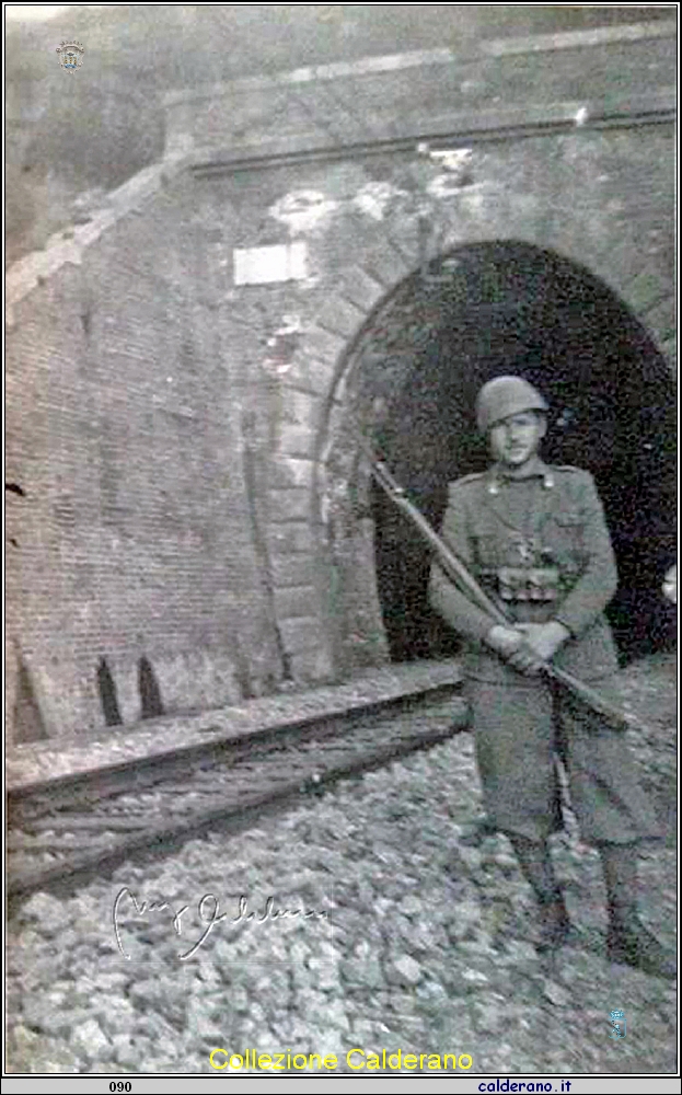 Guardia armata alla Stazione di Maratea a.jpg