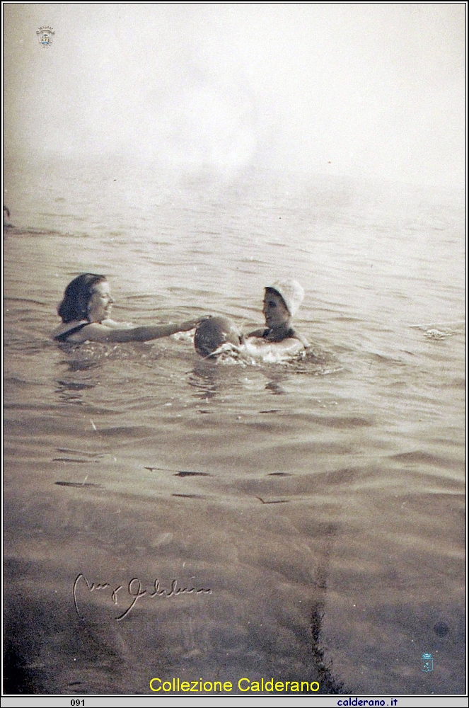 Il bagno di Maria Antonietta Raimondo e Sarina Matta.jpg