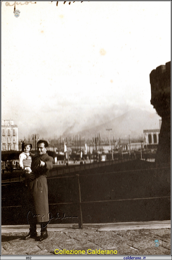 Cristina D'Orlando in braccio al padre Guido a Napoli 29 aprile 1949.jpeg