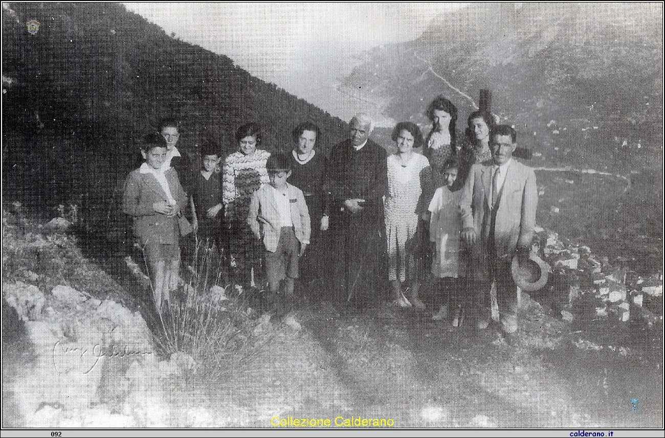 La lunga strada con Don Biasino D'Attoli e Costantino D'Alitto 1933.jpeg