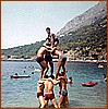 Piramide sulla spiaggia di Fiumicello 1966.jpg