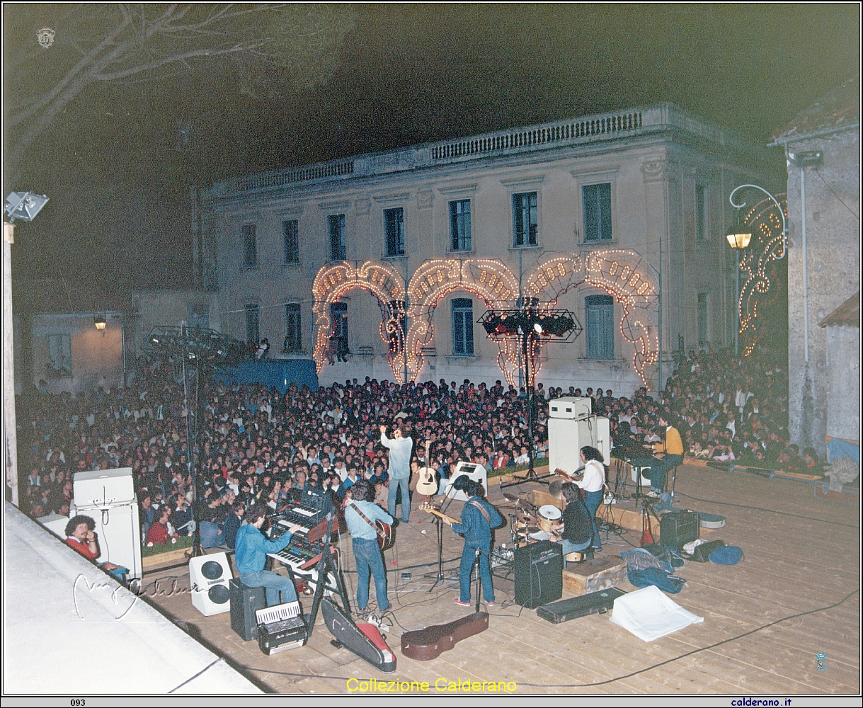 Franco Califano in concerto in Piazza Mercato 1982 10.jpeg