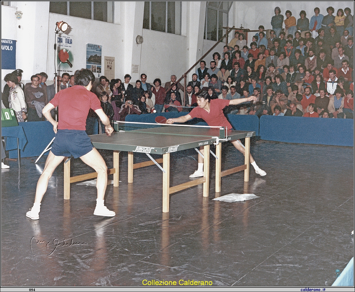 Esibizione tennis tavolo della Nazionale Cinese 1982.jpeg