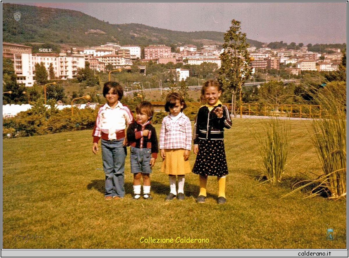 Barbara e Fortunato Maimone, Antonella e Liliana Bosone a Chianciano 1978.jpg