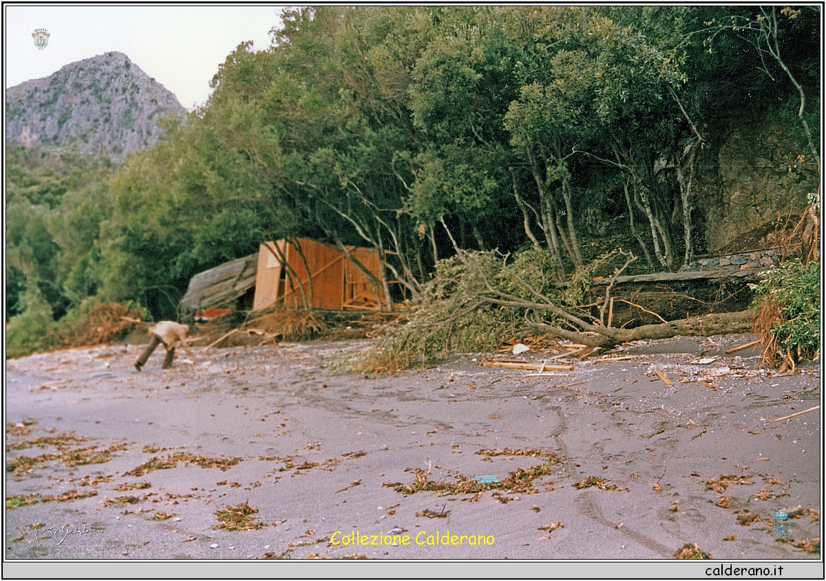 Il bar di Cala Don Nicola dopo la tempesta 1987.jpeg