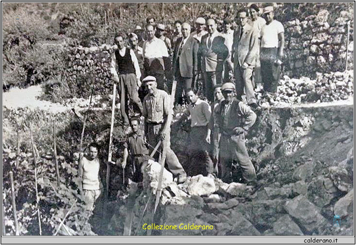 Lavori per rendere carrabile la strada di San Basilio 1958.jpg