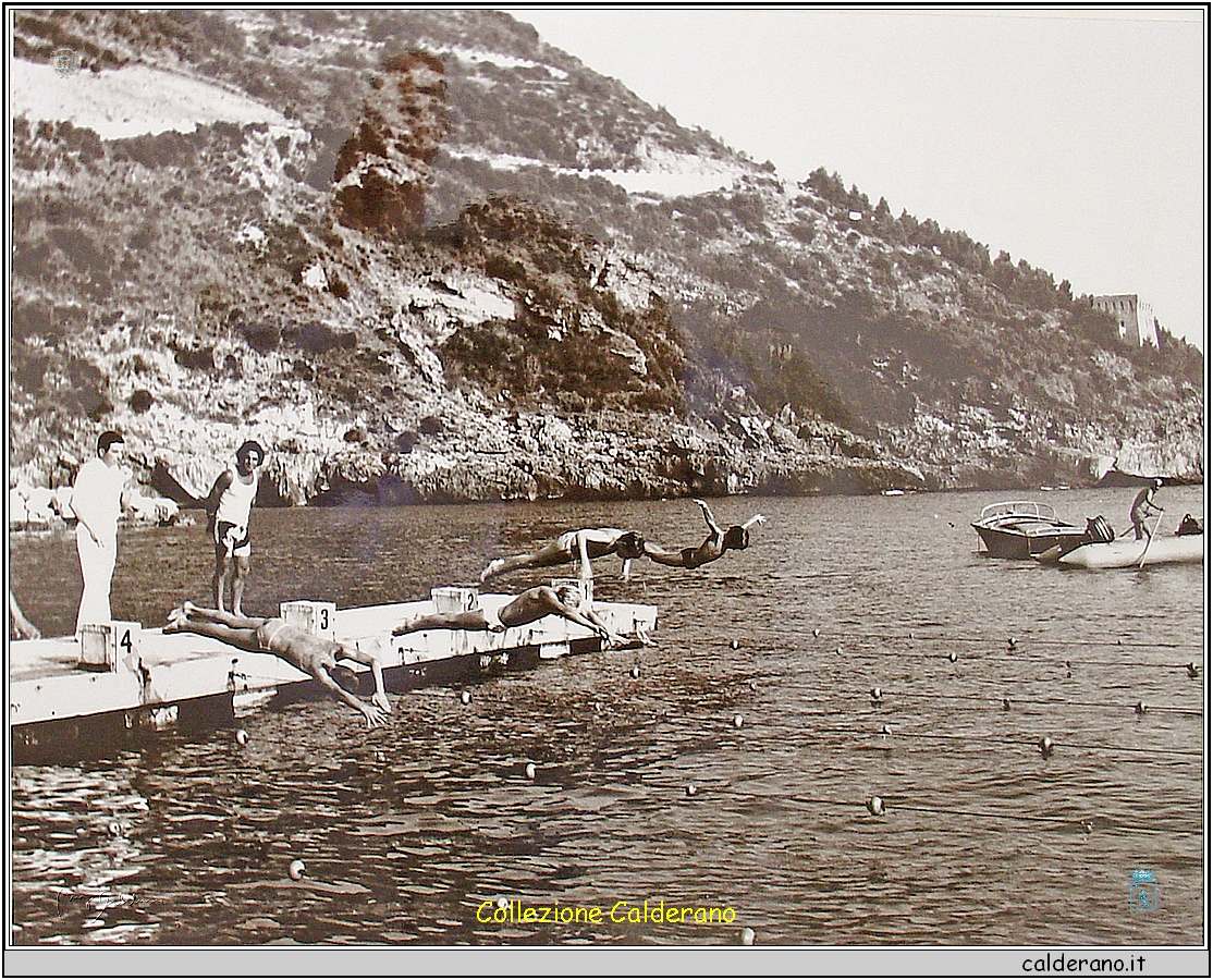 Partenza gara di nuoto 1972.jpg