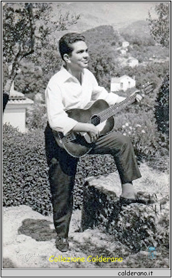 Francesco Gambardella con la chitarra.jpg