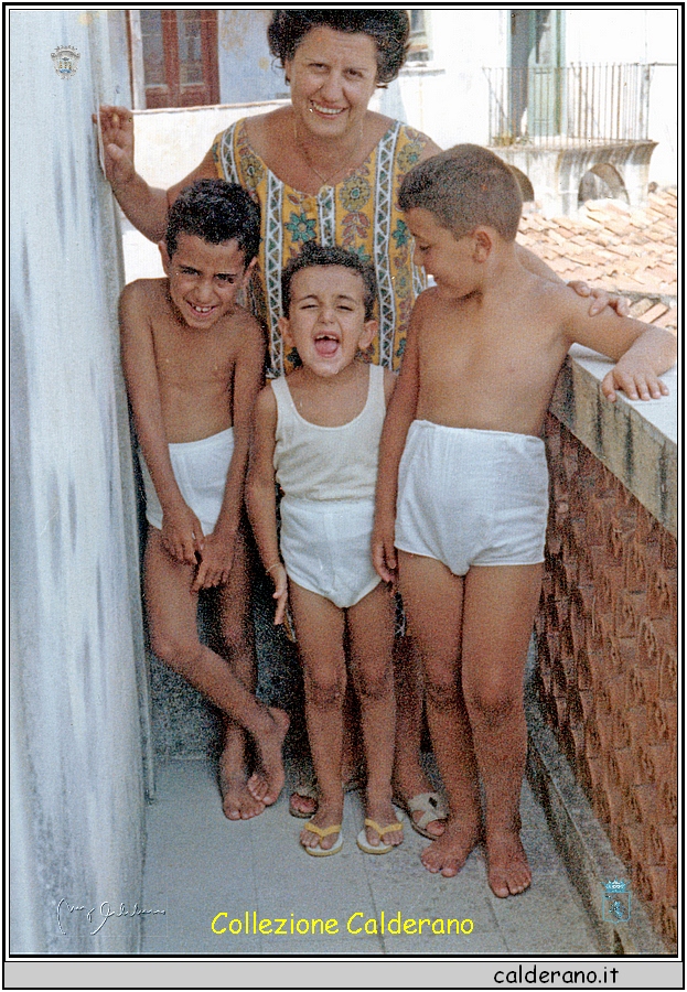 Gianni, Loris e Picco con la Mamma - Luglio 1963.jpeg