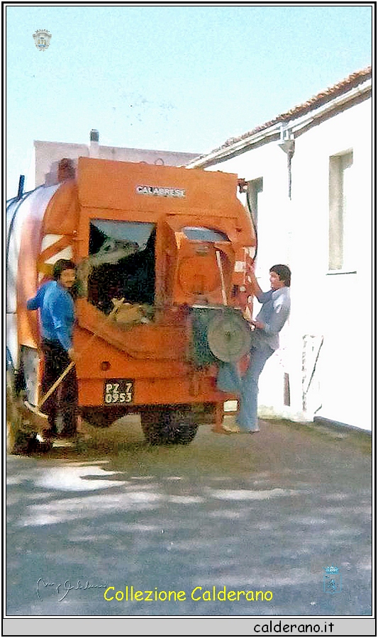 Nicola Manfredi sul camion ecologico.jpg