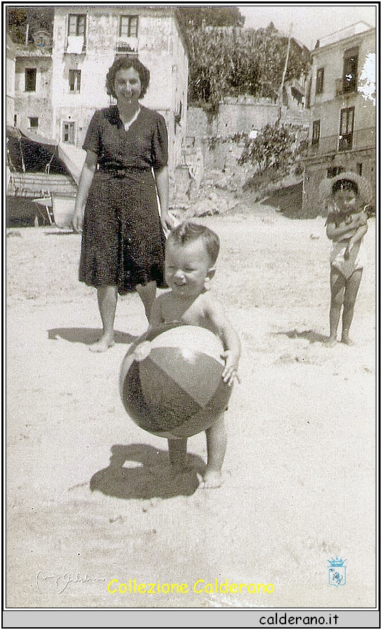 Mimino Formica sulla spiaggia del Porto.jpg