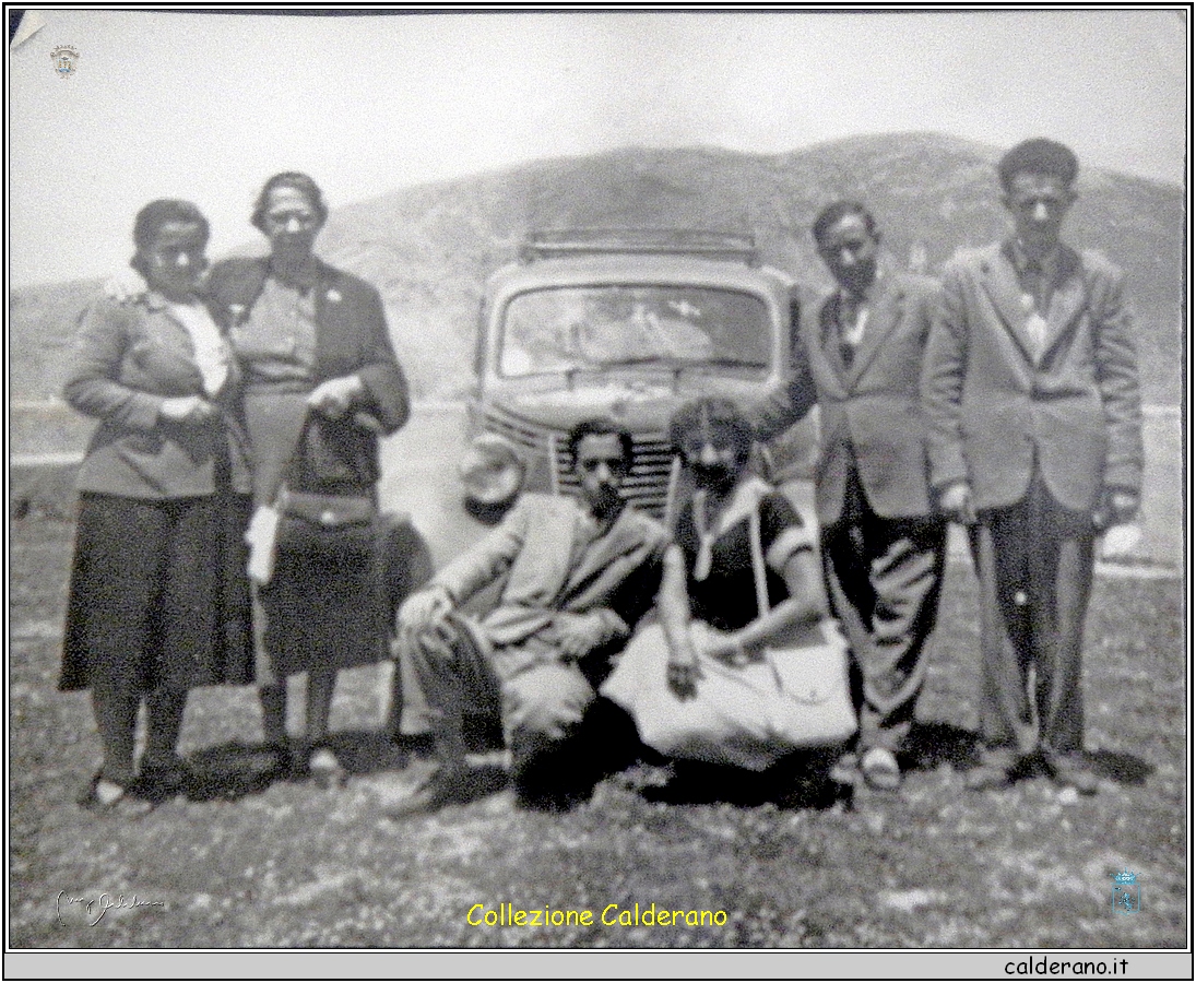 Alfonsina, Clorinda e Franco Liberatore, Rosy Cafiero, Antonio Liberatore e Armando Calderano al Castello.jpg