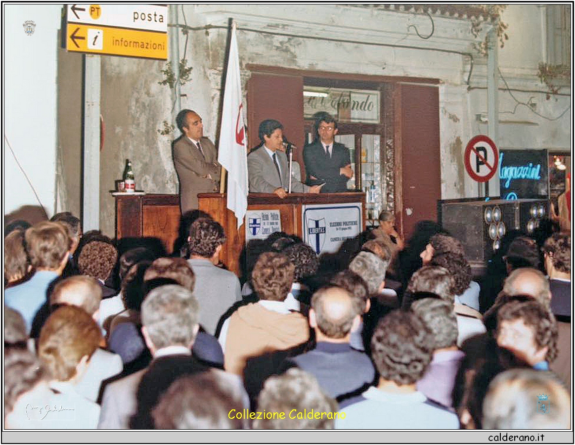 Comizio di Fernando Sisinni con Angelo Sanza e Eugenio De Rosa 1983.jpg