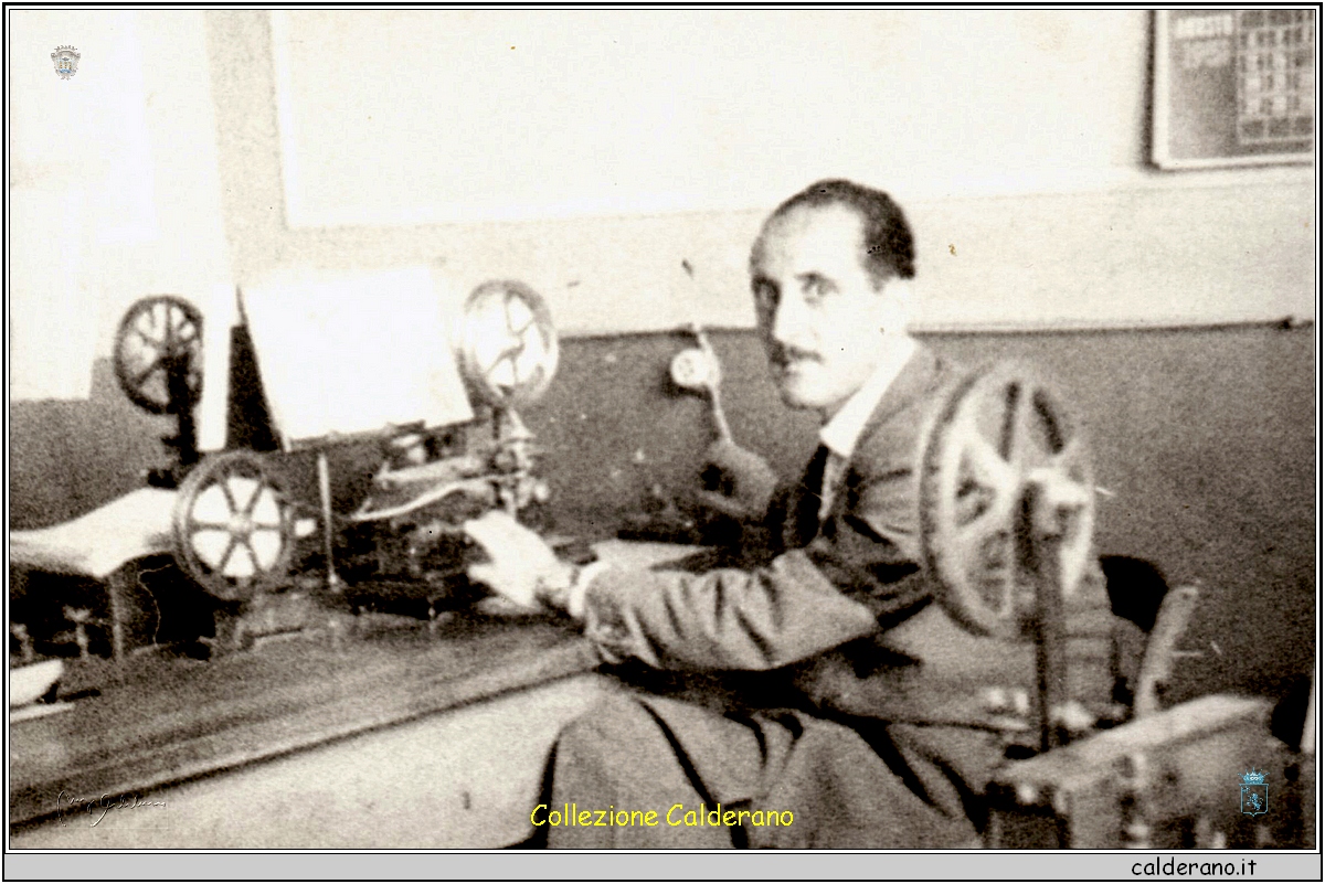 Mario Faraco al telegrafo delle Poste.jpg