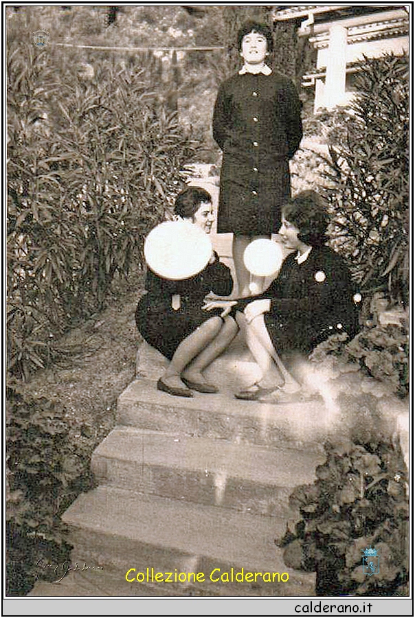 Giuditta Garreffa con Emilia e Anna  alle Ginestre 07-12-1962.jpg