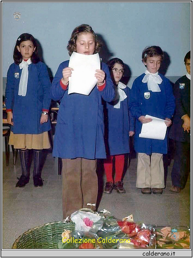 Maria Angela Schettino dietro- Annamaria Macri' ..... Oliva e Loredana De Filippis 1976.jpg