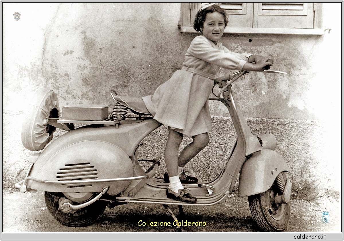 Gina sulla vespa 1956.jpeg