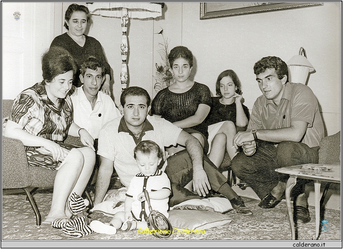 Alfonsina, Emilia, Ciccillo, Biasino, Marirosa, Liliana, Romualdo e Franco a casa Feminella.jpeg