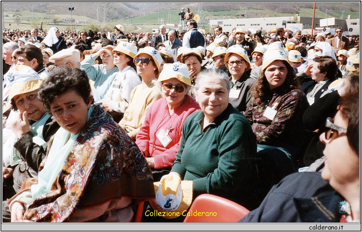 Egilda Ambrosio e Maria Mazzeo a Potenza il 28-4-1991 Aspettando il Papa Giovanni Paolo II.jpeg