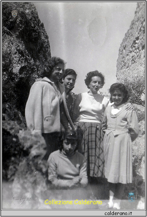 Maria, Liliana, Anna D'Alascio, Mara e... 9 settembre 1956.jpeg