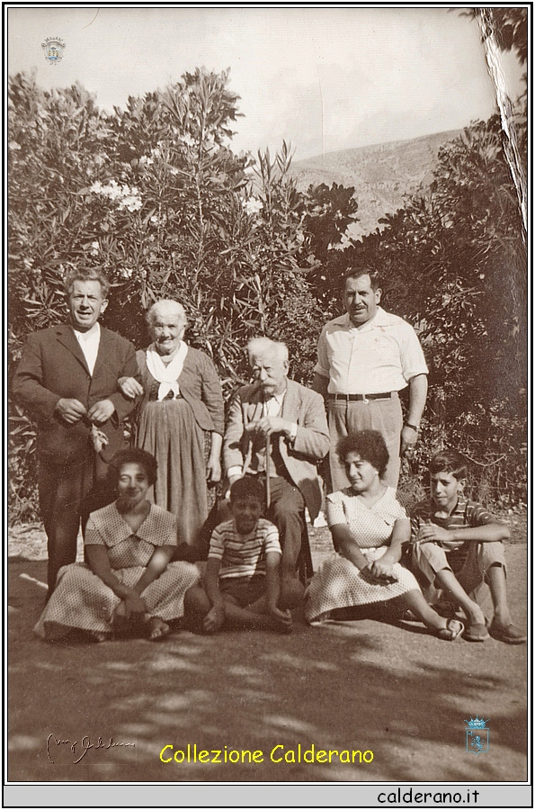 Alberto, Mammamilia, Papabiasino, Peppinello, Marirosa, Biasino, Maria Pia e Ciccillo.jpeg