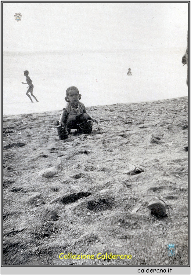 Sulla spiaggia al Porto Rossana.jpg