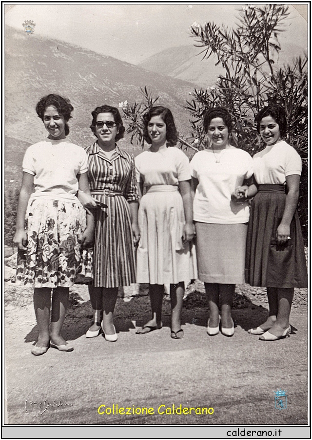 Le cugine Franca, Italia, Liliana, Emilia e Silvana.jpg