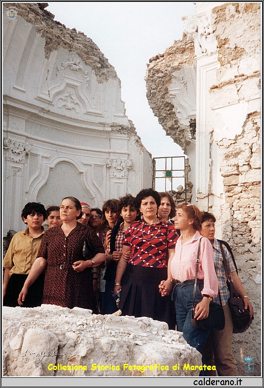 Tra le macerie del Terremoto a Conza della Campania 24-5-1981.jpeg