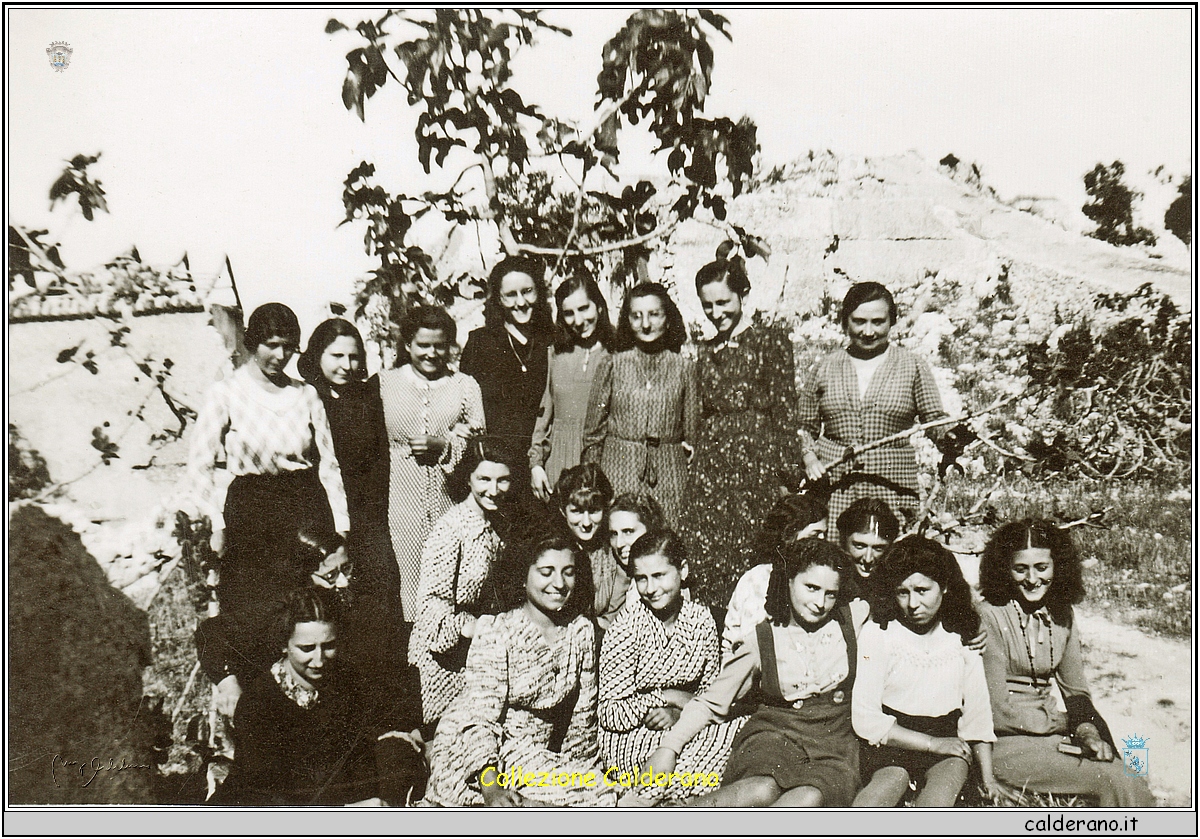 Ragazze di Azione Cattolica anni '40.jpeg