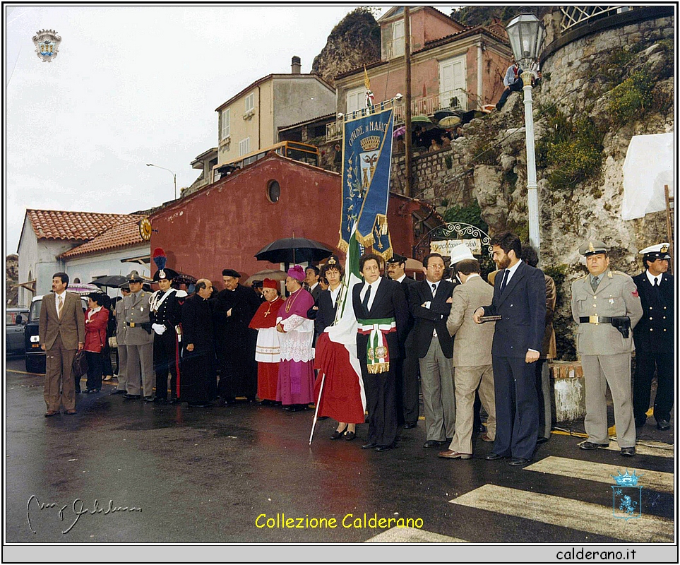 Aspettando l'arrivo di San Biagio 1982.jpg