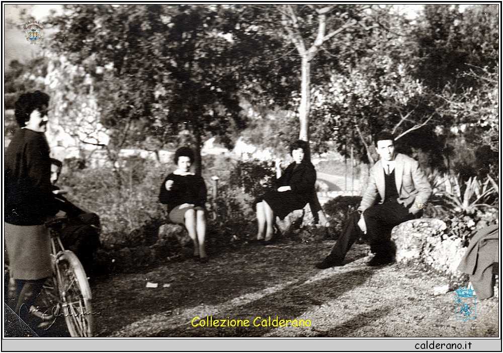 Silvana, Carmelina, Liliana e Andre nella Villa.jpeg