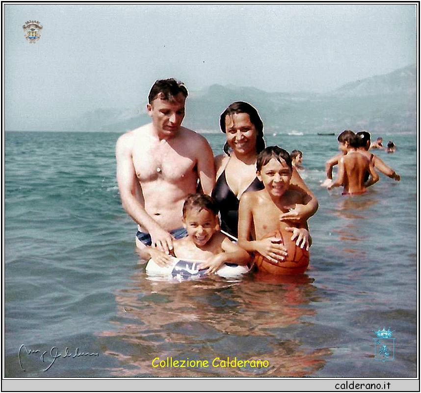 Antonio, Assunta e i figli al mare.JPG