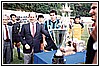 Il Sindaco Antonio Brando consegna la coppa a Giuseppe Baresi 30-05-1987.jpeg